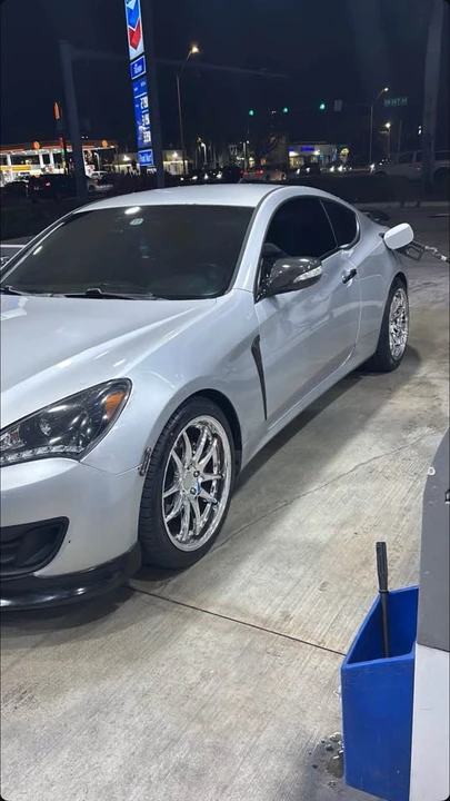 2011 Hyundai Genesis Coupe - Image 10 of 11