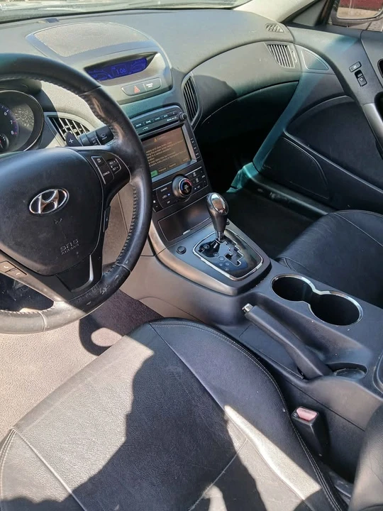 2011 Hyundai Genesis Coupe - Image 15 of 18
