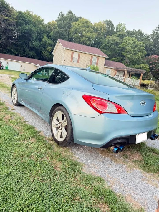 2011 Hyundai Genesis Coupe - Image 4 of 5
