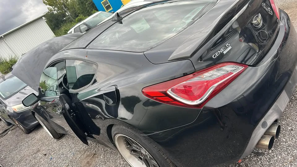 2011 Hyundai Genesis Coupe - Image 6 of 10