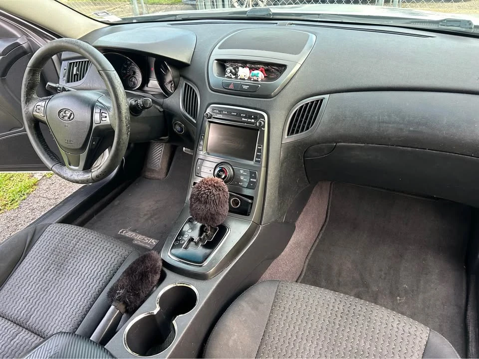 2011 Hyundai Genesis Coupe - Image 10 of 13