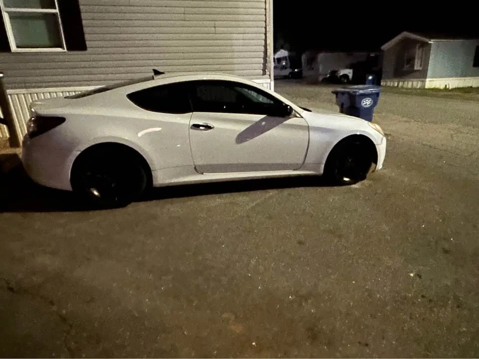 2011 Hyundai Genesis Coupe - Image 2 of 5