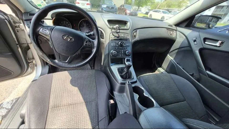 2011 Hyundai Genesis Coupe - Image 3 of 4