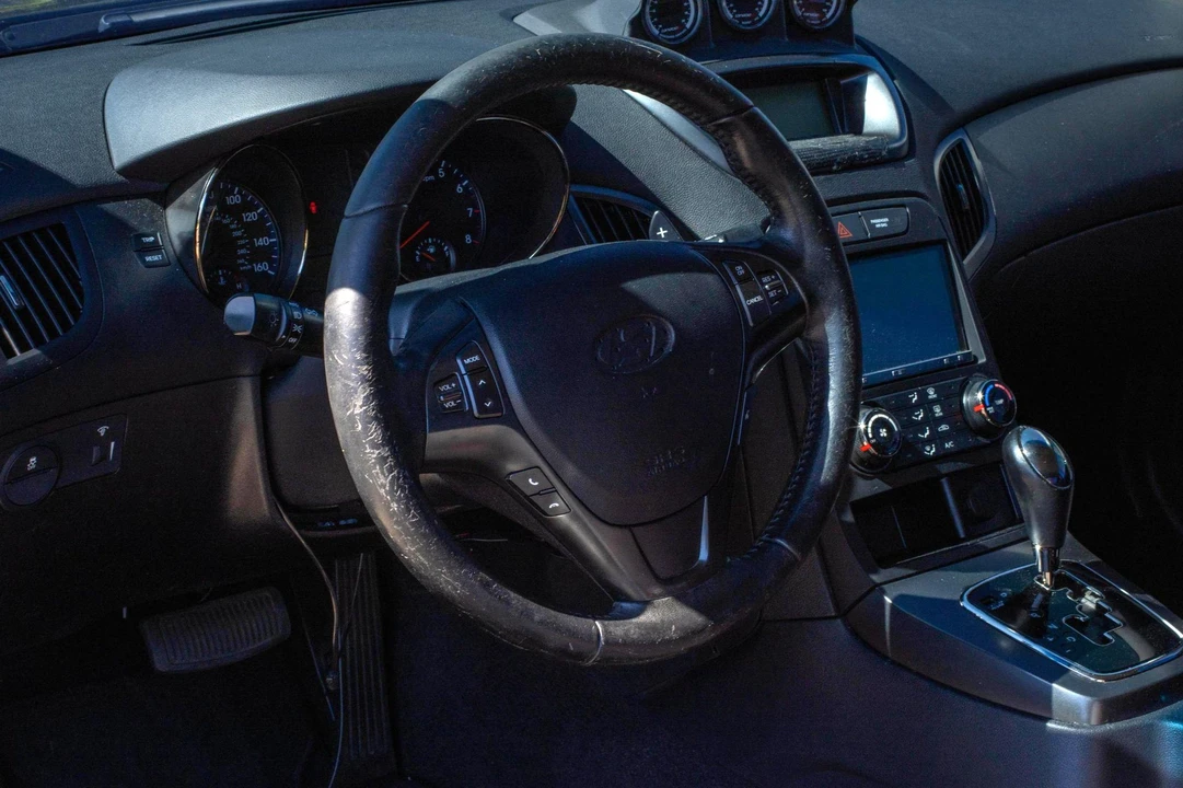 2011 Hyundai Genesis Coupe - Image 28 of 31