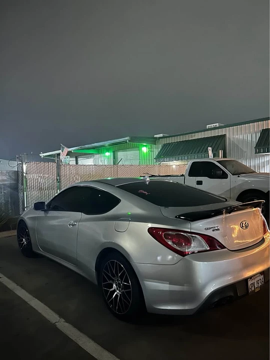 2011 Hyundai Genesis Coupe - Image 5 of 13