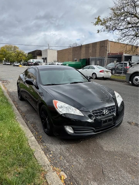 2011 Hyundai Genesis Coupe - Image 2 of 9