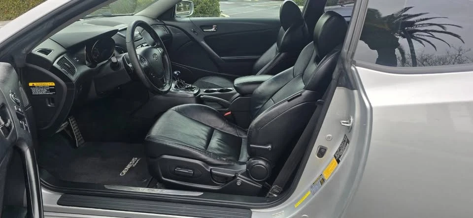 2011 Hyundai Genesis Coupe - Image 19 of 20