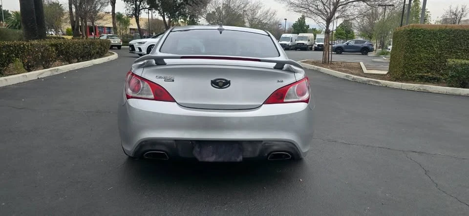 2011 Hyundai Genesis Coupe - Image 10 of 20