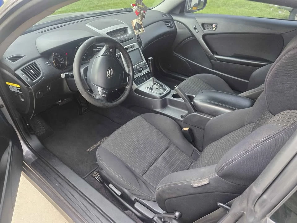 2011 Hyundai Genesis Coupe - Image 2 of 6