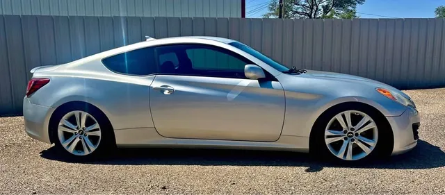 2011 Hyundai Genesis Coupe 2.0T Premium