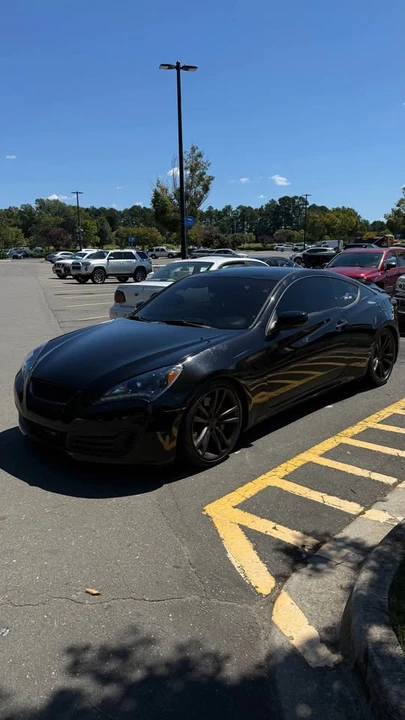 2011 Hyundai Genesis Coupe - Image 2 of 4