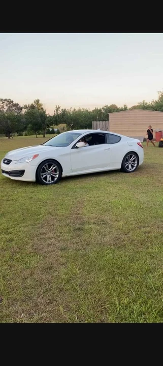 2011 Hyundai Genesis Coupe - Image 2 of 12