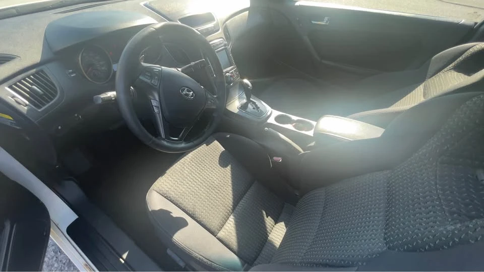 2011 Hyundai Genesis Coupe - Image 4 of 7