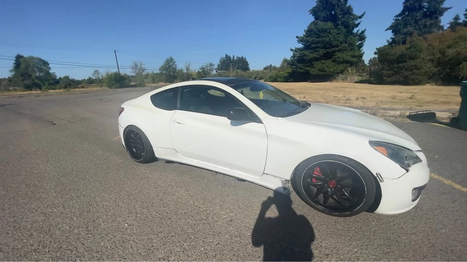 2011 Hyundai Genesis Coupe - Image 2 of 7