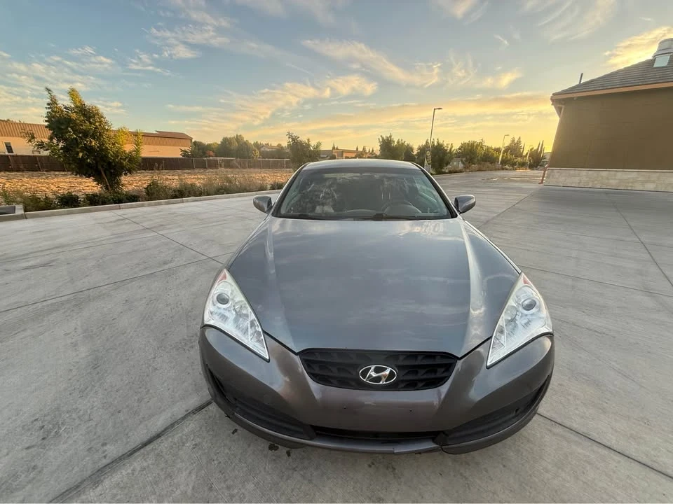 2011 Hyundai Genesis Coupe - Image 4 of 8