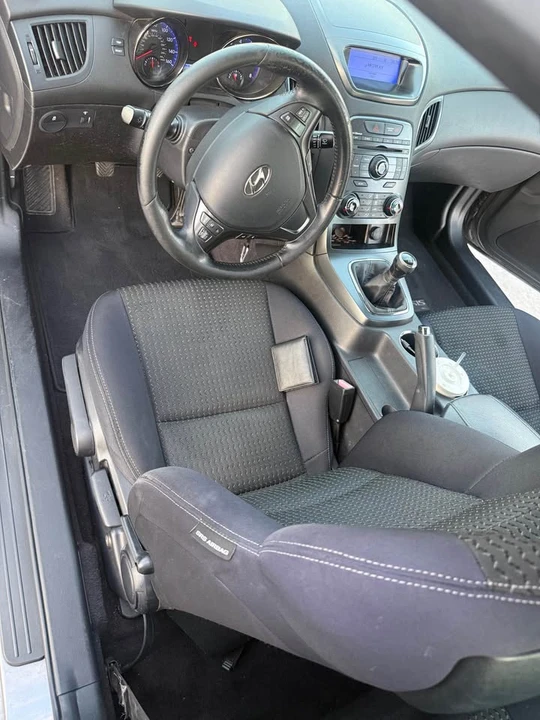 2011 Hyundai Genesis Coupe - Image 5 of 8