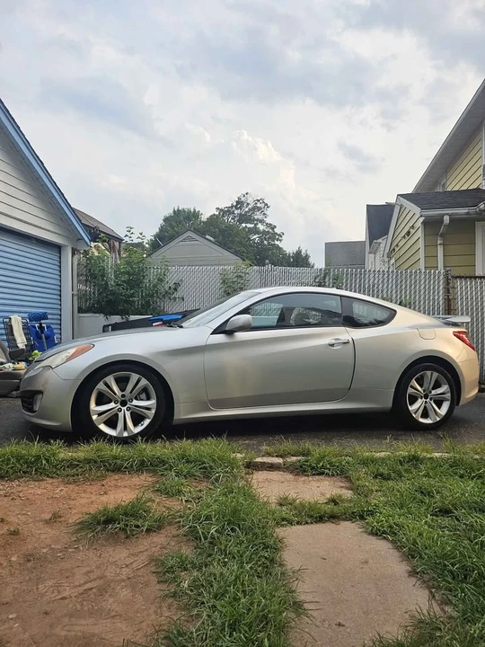 2011 Hyundai Genesis Coupe - Image 11 of 20