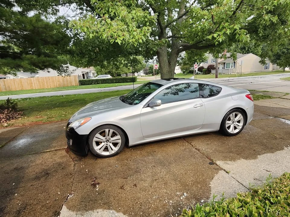 2011 Hyundai Genesis Coupe - Image 2 of 9