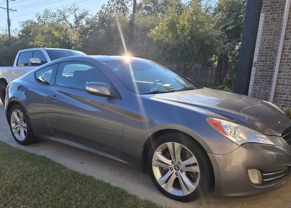 2011 Hyundai Genesis Coupe - Image 2 of 9