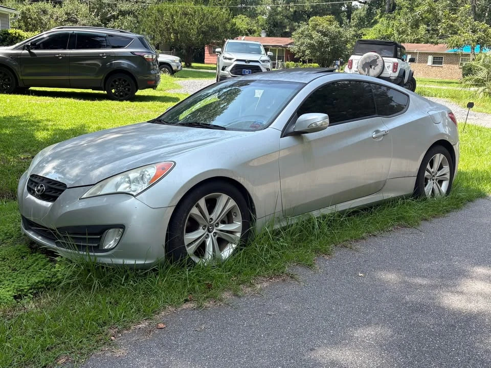 2011 Hyundai Genesis Coupe - Image 16 of 19