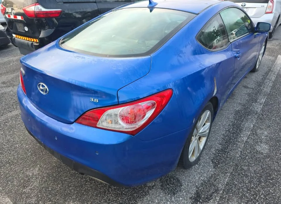 2011 Hyundai Genesis Coupe - Image 6 of 10