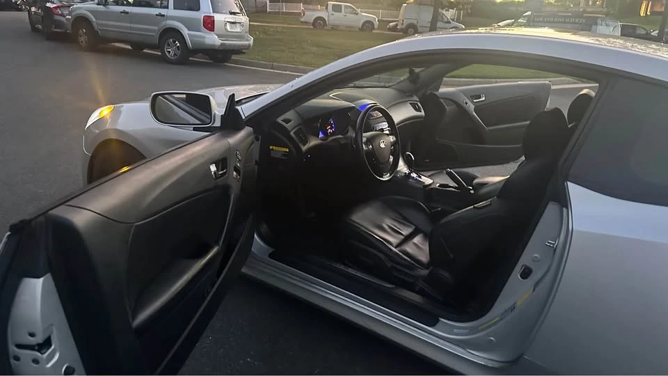 2011 Hyundai Genesis Coupe - Image 7 of 9