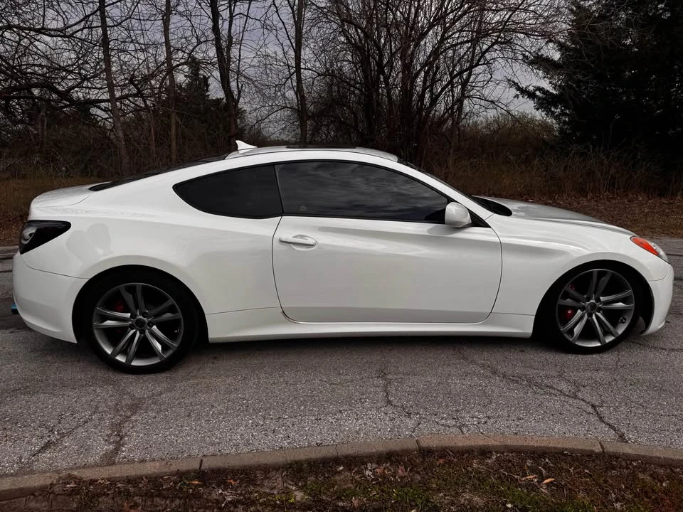 2011 Hyundai Genesis Coupe - Image 7 of 10