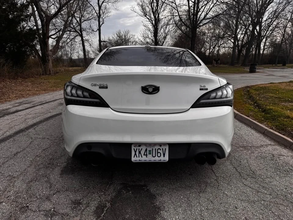2011 Hyundai Genesis Coupe - Image 6 of 10