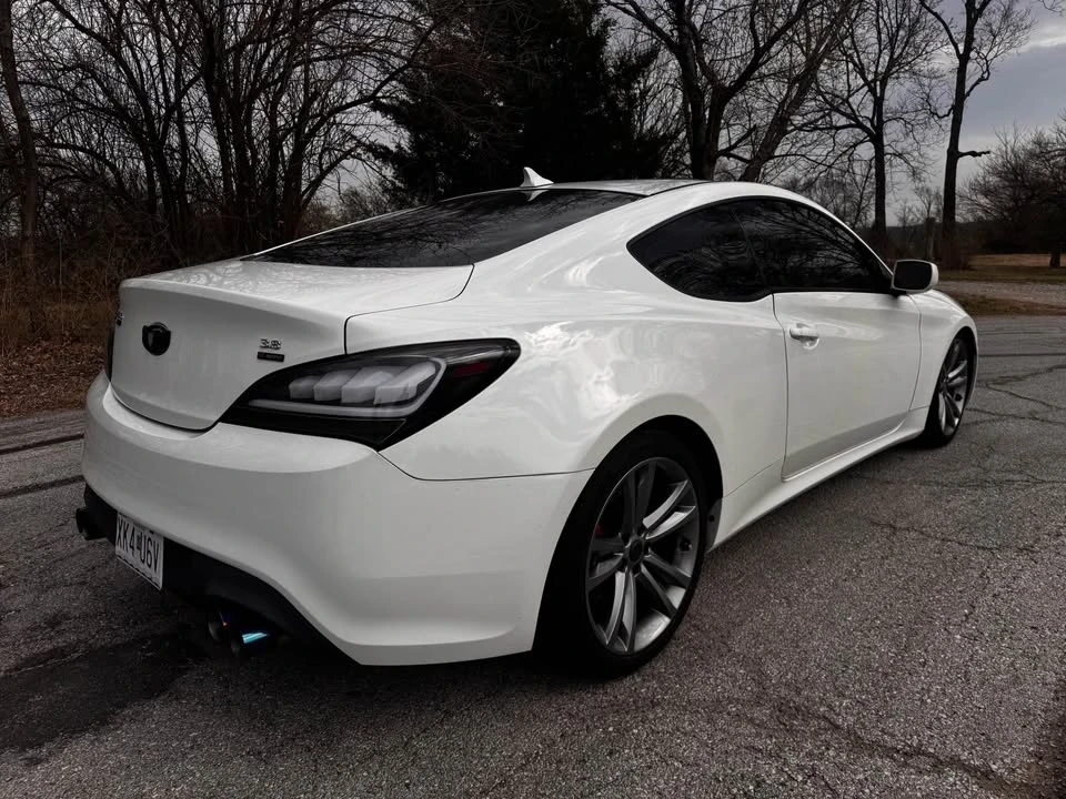 2011 Hyundai Genesis Coupe - Image 5 of 10