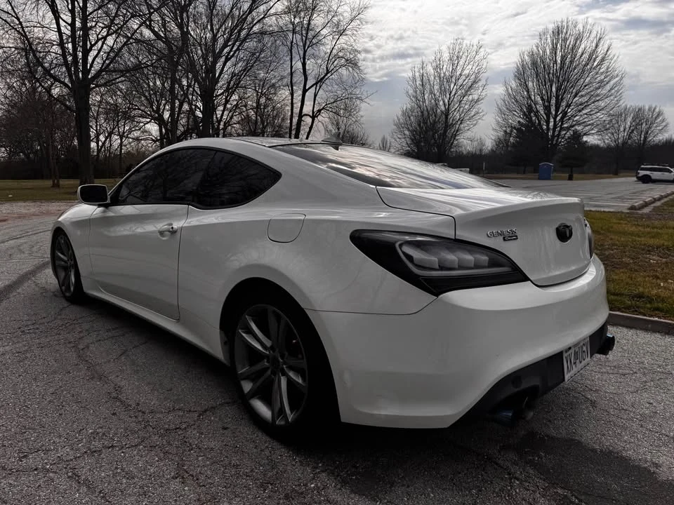 2011 Hyundai Genesis Coupe - Image 4 of 10