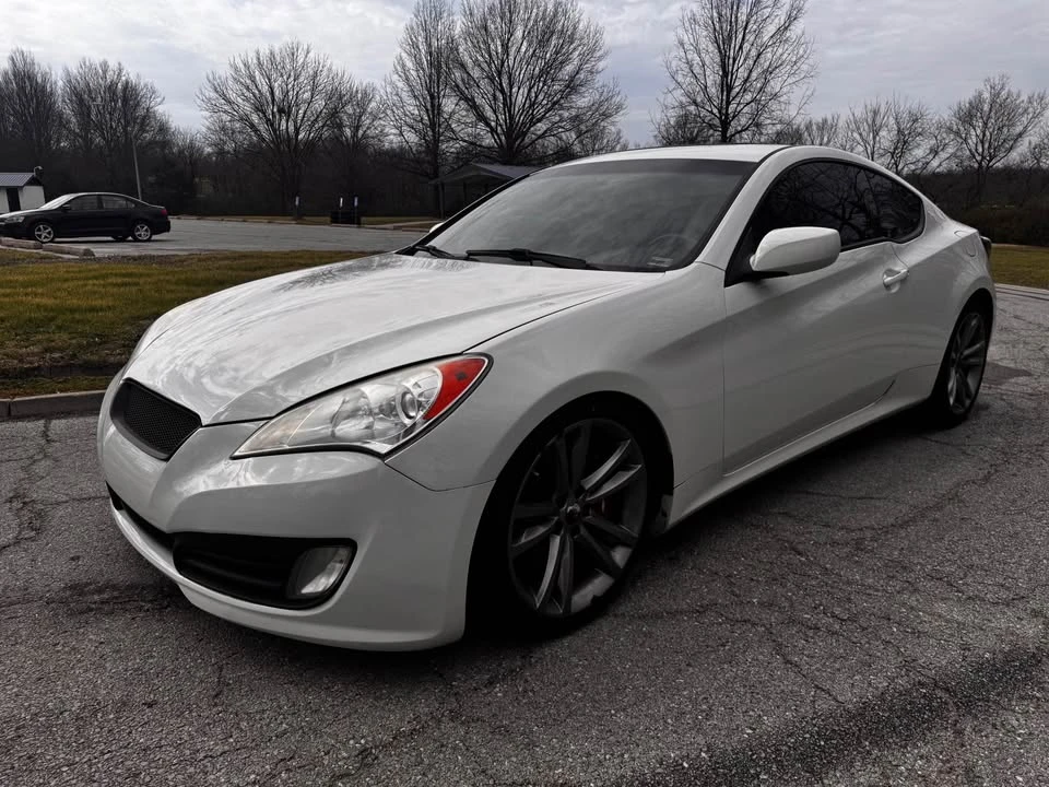 2011 Hyundai Genesis Coupe - Image 2 of 10