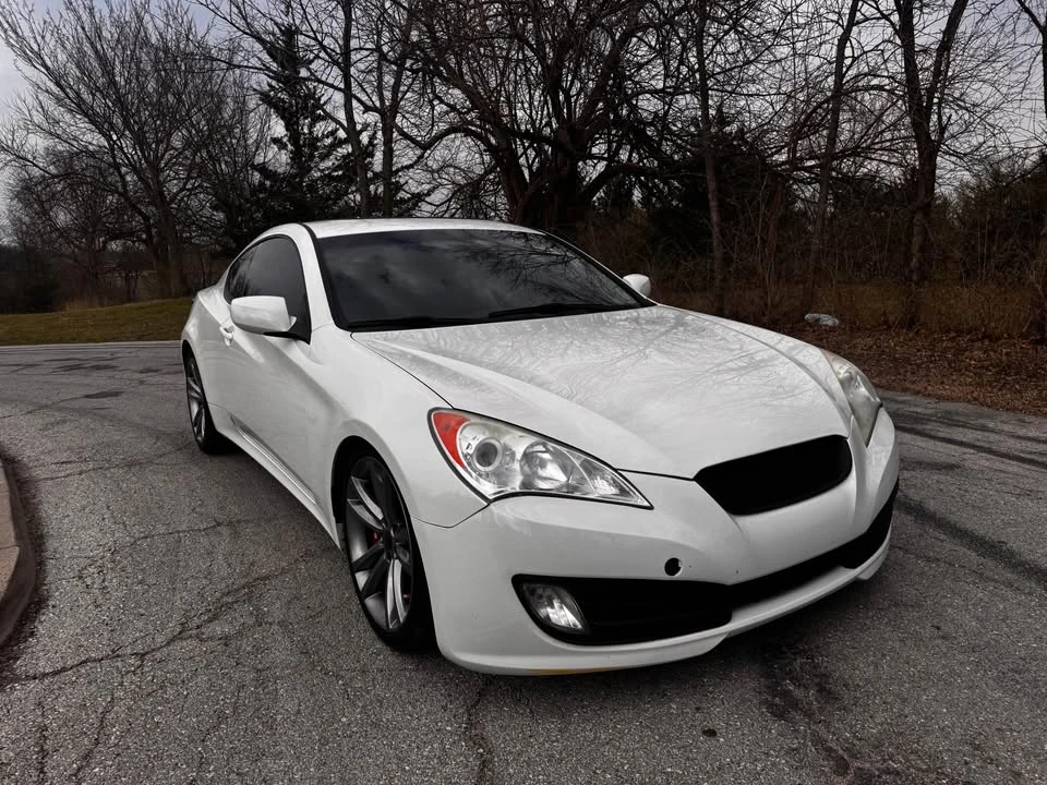 2011 Hyundai Genesis Coupe - Image 3 of 10