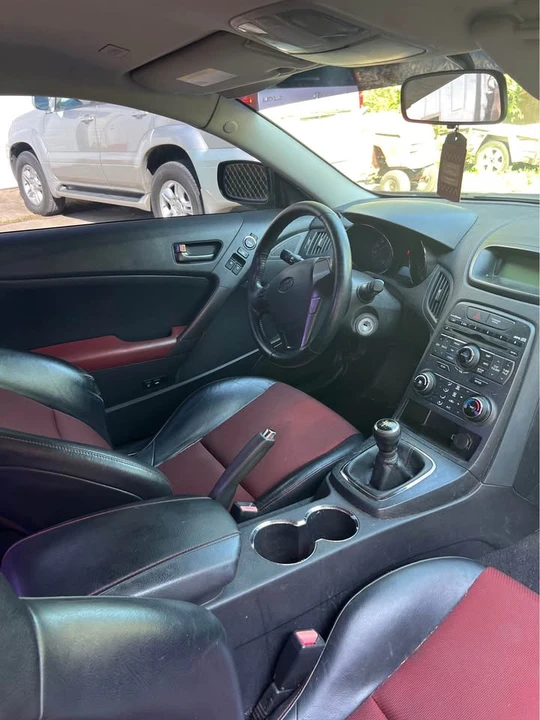2011 Hyundai Genesis Coupe - Image 11 of 13