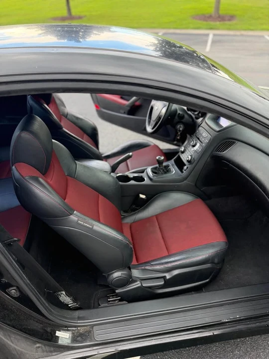 2011 Hyundai Genesis Coupe - Image 8 of 11