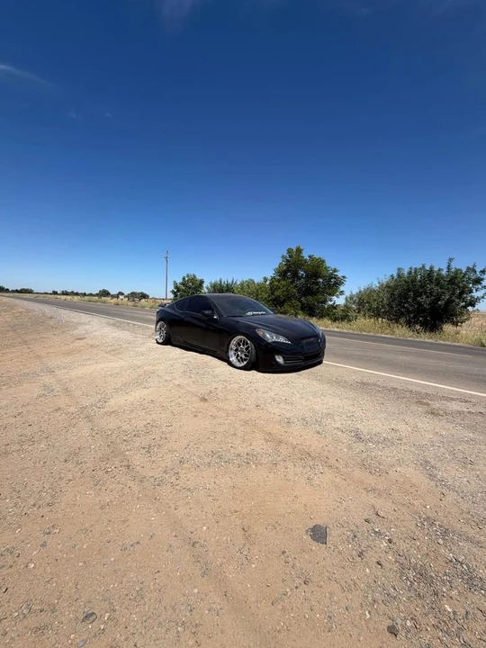 2011 Hyundai Genesis Coupe - Image 2 of 3