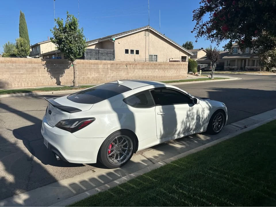 2011 Hyundai Genesis Coupe - Image 4 of 9