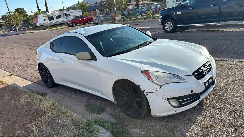 2011 Hyundai Genesis Coupe - Image 2 of 2