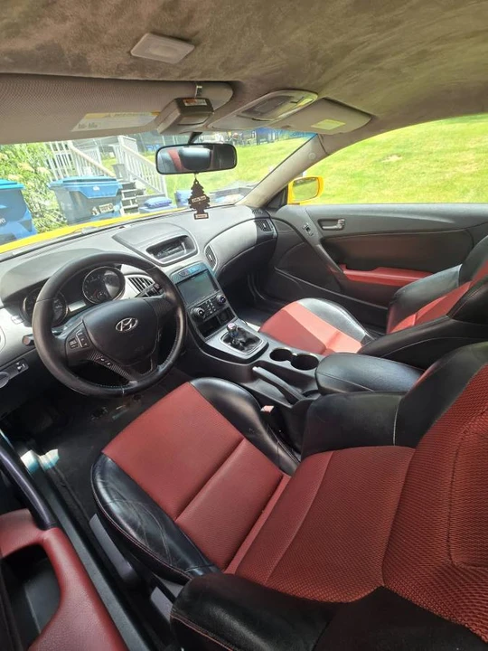 2011 Hyundai Genesis Coupe - Image 10 of 13