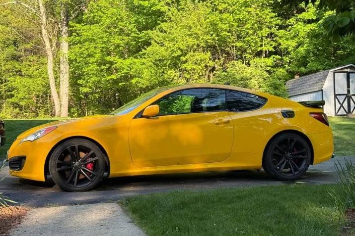 2011 Hyundai Genesis Coupe - Image 2 of 13