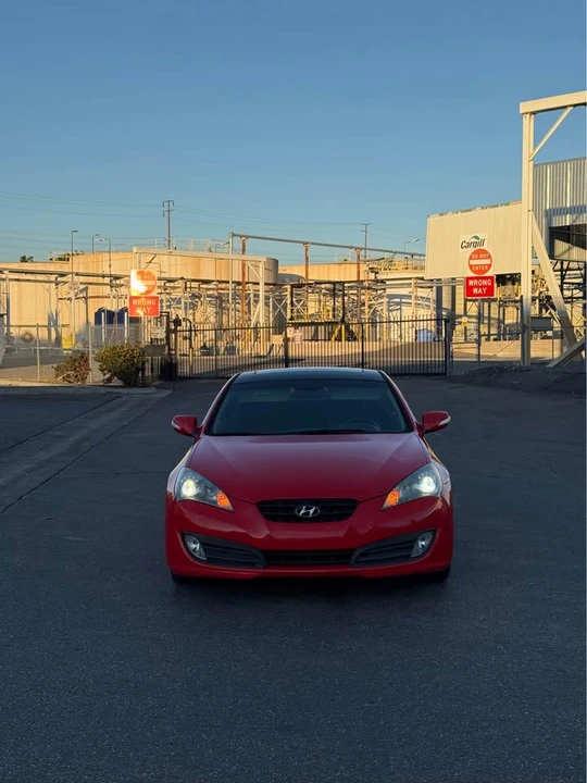 2011 Hyundai Genesis Coupe - Image 2 of 13