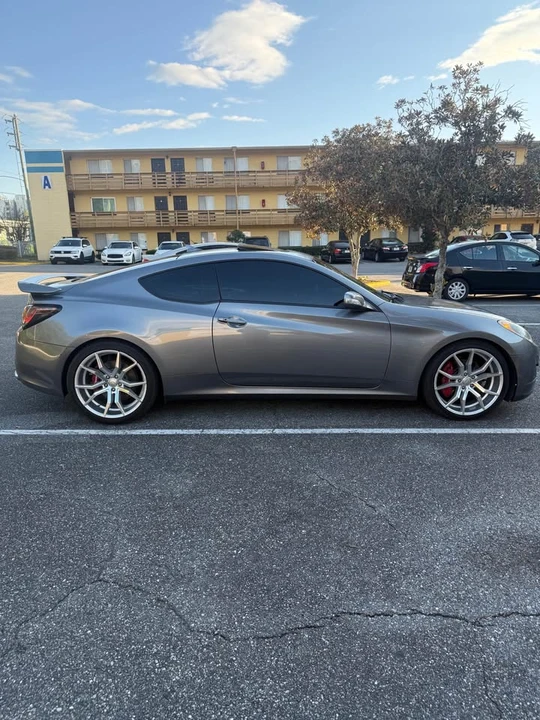 2011 Hyundai Genesis Coupe - Image 6 of 10
