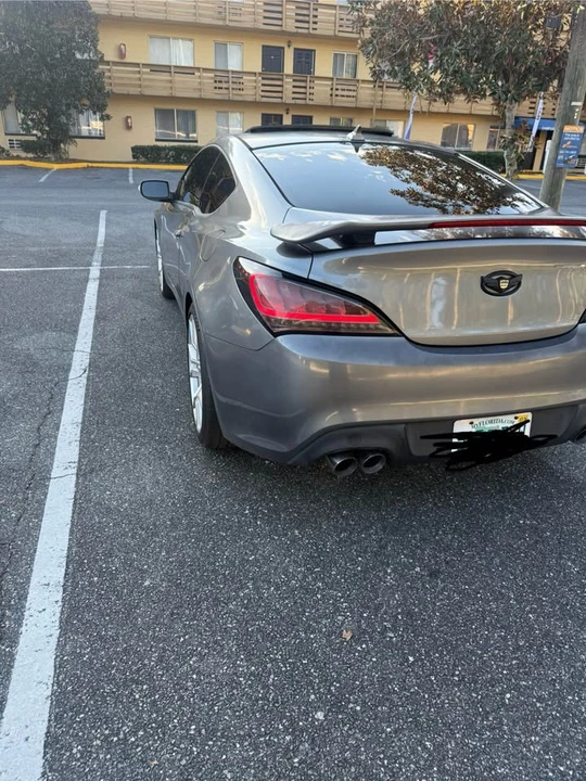 2011 Hyundai Genesis Coupe - Image 4 of 10