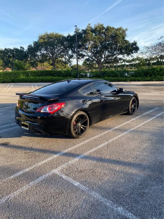 2011 Hyundai Genesis Coupe - Image 3 of 13