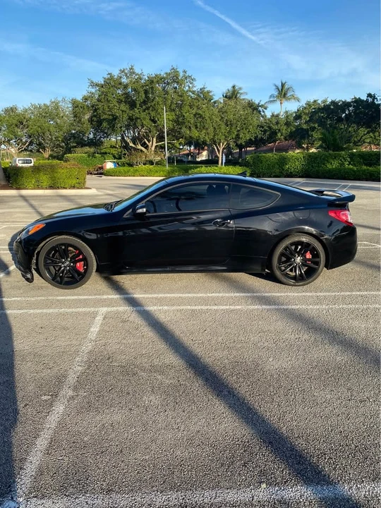2011 Hyundai Genesis Coupe - Image 2 of 13