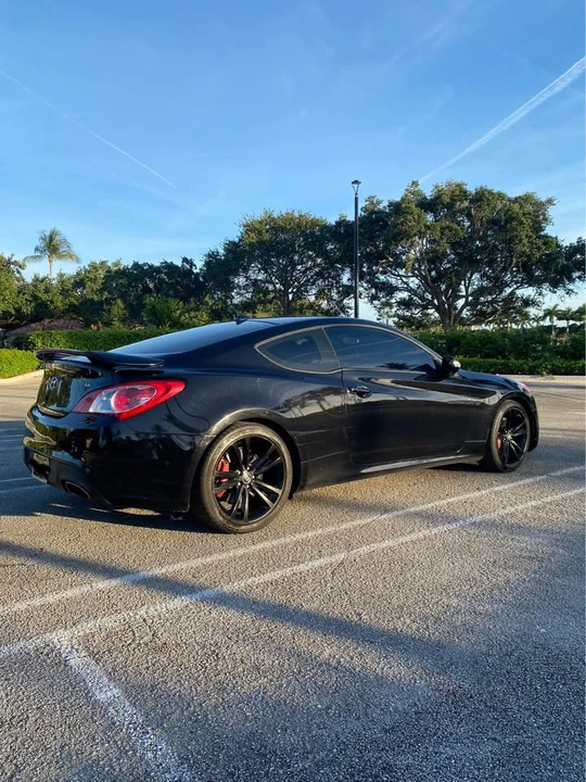 2011 Hyundai Genesis Coupe - Image 4 of 13