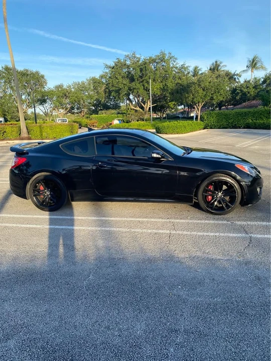 2011 Hyundai Genesis Coupe - Image 5 of 13