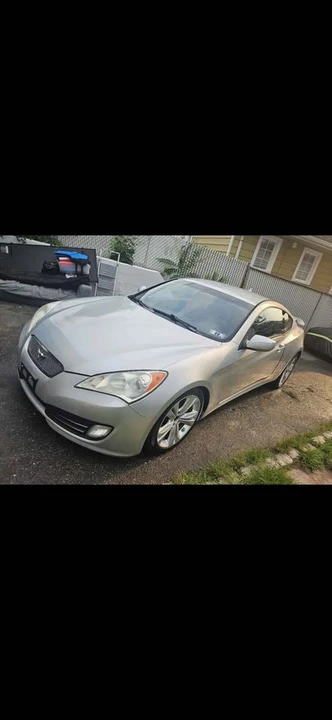 2011 Hyundai Genesis Coupe - Image 2 of 7