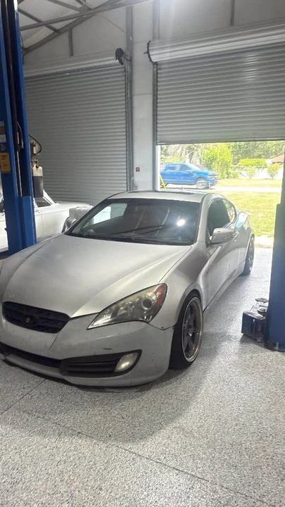 2011 Hyundai Genesis Coupe - Image 4 of 10