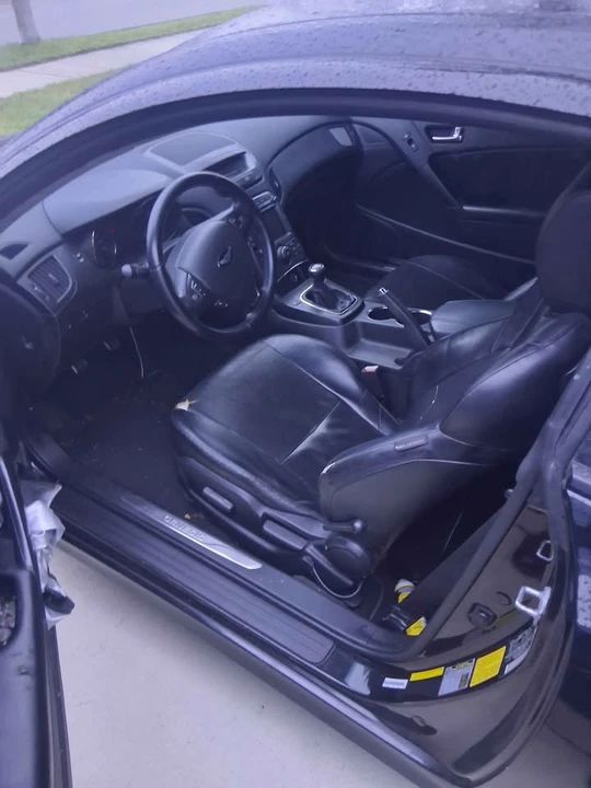 2011 Hyundai Genesis Coupe - Image 6 of 7