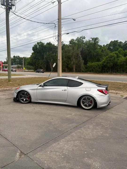 2011 Hyundai Genesis Coupe - Image 6 of 10